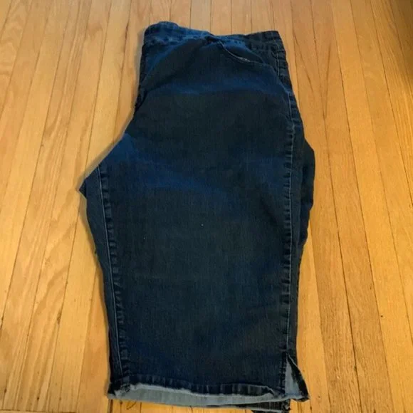 D/C Denim Pull up Capri Pants Size 5 - Picture 2 of 6